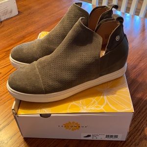 Yellowbox meliah sage sneaker